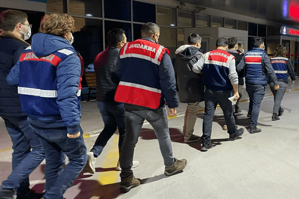 Fetullah&ccedil;ı Ter&ouml;r &Ouml;rg&uuml;t&uuml;/Paralel Devlet Yapılanmasının (FET&Ouml;/PDY) s&ouml;zde T&uuml;rk Silahlı Kuvvetleri