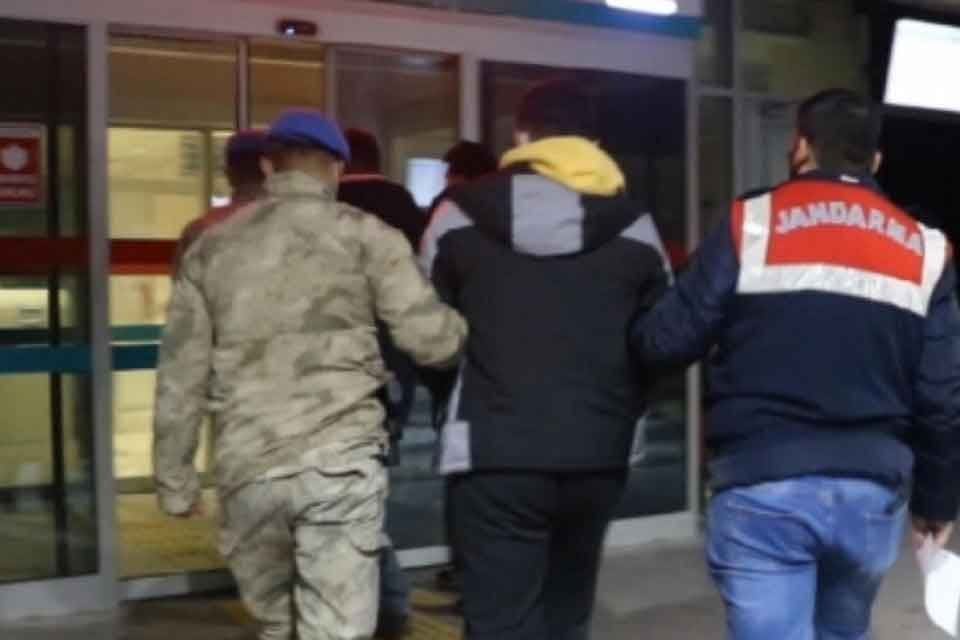 İzmir merkezli 38 ilde, FET&Ouml;'n&uuml;n T&uuml;rk Silahlı Kuvvetleri'ndeki (TSK) yapılanmasına