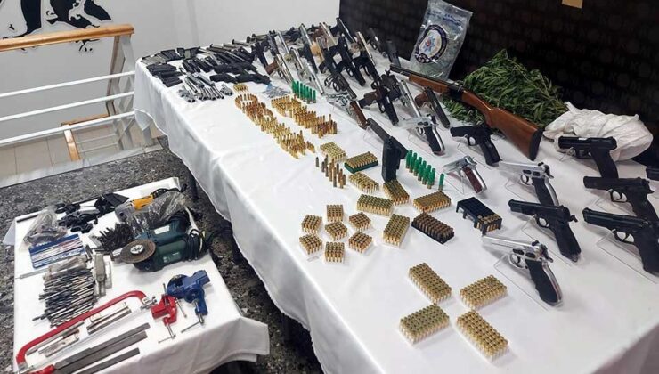 İzmir merkezli İki ilde yasa dışı silah ticareti operasyonu