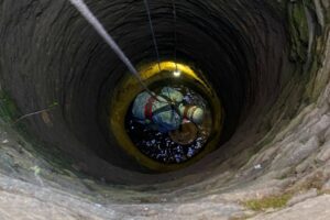 İZMİR'in Torbalı il&ccedil;esinde, Metropolis Antik Kenti'ndeki kazı &ccedil;alışmalarında a&ccedil;ılan kuyuda,