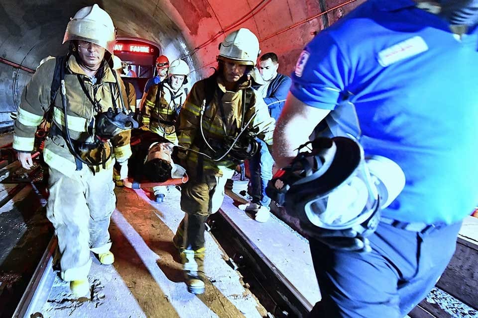 İzmir Metrosu olası olumsuzluklara karşı hazırlıklı olmak i&ccedil;in eğitim &ccedil;alışmalarını