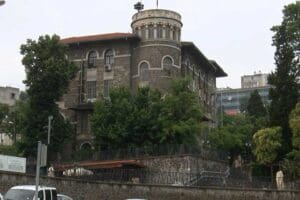 İzmir M&uuml;ze M&uuml;d&uuml;rl&uuml;ğ&uuml;'nde aralarında y&ouml;neticilerin de yer aldığı 5 kişi