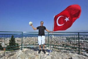İzmir B&uuml;y&uuml;kşehir Belediyesi Gen&ccedil;lik ve Spor Kul&uuml;b&uuml; hentbolun sembol ismi
