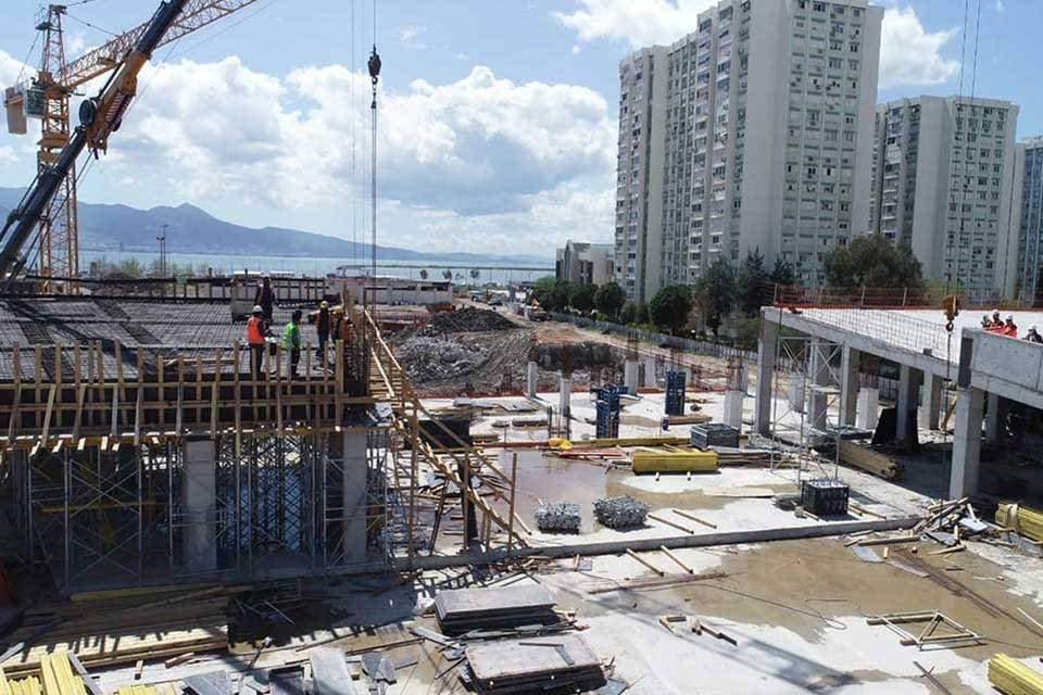 İzmir B&uuml;y&uuml;kşehir Belediyesi, Mavişehir&rsquo;de yapımını s&uuml;rd&uuml;rd&uuml;ğ&uuml; İzmir Opera Binası&rsquo;nın y&uuml;zde