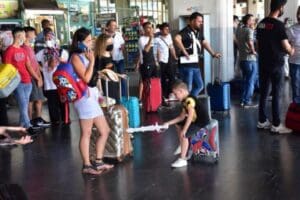 Kurban Bayramı &ouml;ncesi İzmir Şehirlerarası Otob&uuml;s Terminalinde yoğunluk yaşandı. Otogarda