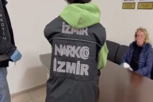 İzmir Şehirler Arası Otob&uuml;s Terminali'nde, polis ekipleri tarafından yapılan operasyon