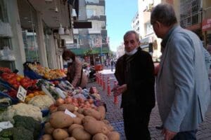 İzmir Pazarcılar Odası Başkanı Hamdin Erişen, meyve ve sebzelerdeki artan