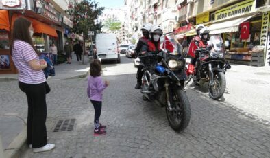 İzmir polisinden 23 Nisan konvoyu