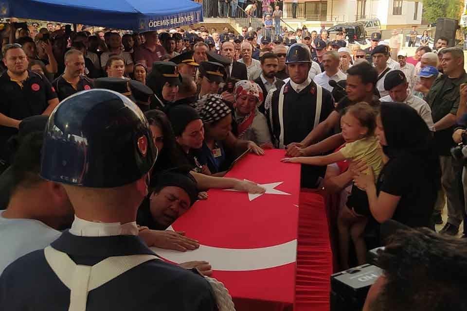 Diyarbakır'da y&uuml;r&uuml;t&uuml;len Eren Abluka-18 Operasyonu'nda şehit olan Jandarma Uzman &Ccedil;avuş