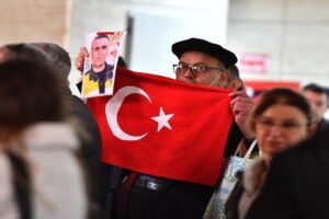 Altı yıl &ouml;nce İzmir Adliyesi&rsquo;nin &ouml;n&uuml;ndeki ter&ouml;r saldırısında şehit olan