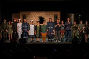 İzmir B&uuml;y&uuml;kşehir Belediyesi Şehir Tiyatroları&rsquo;nın (İzBBŞT) ikinci oyunu &ldquo;Tavşan Tavşanoğlu&rdquo;nun