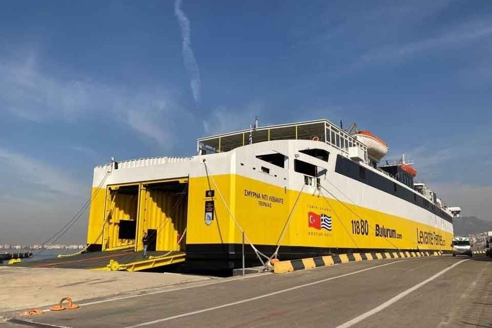Ekim ayında başlayan İzmir-Selanik feribot seferleri, yolcu ve taşıma şirketlerinin