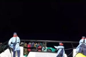 İzmir'in Fo&ccedil;a ve &Ccedil;eşme il&ccedil;eleri a&ccedil;ıklarında, motor arızası nedeniyle s&uuml;r&uuml;klenen