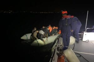 İzmir&rsquo;de, 3 g&uuml;n i&ccedil;erisinde yasa dışı yollarla yurt dışına &ccedil;ıkmaya