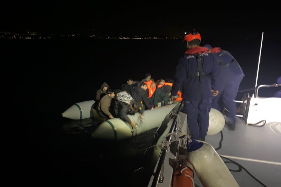 İzmir&rsquo;de, 3 g&uuml;n i&ccedil;erisinde yasa dışı yollarla yurt dışına &ccedil;ıkmaya