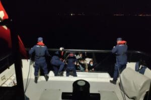 İzmir'in Dikili ve &Ccedil;eşme il&ccedil;elerinde Yunan unsurlarınca T&uuml;rk karasularına geri