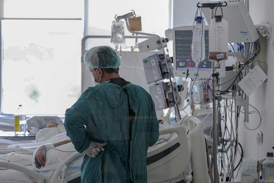 İzmir Tabip Odası Başkanı Dr. Lütfi &Ccedil;amlı, kentteki koronavirüs pozitif