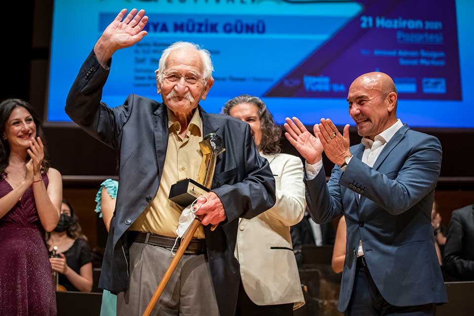 İzmir B&uuml;y&uuml;kşehir Belediye Başkanı Tun&ccedil; Soyer&rsquo;in İzmir&rsquo;i bir k&uuml;lt&uuml;r kenti