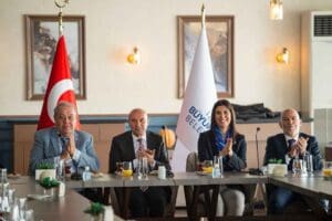 İzmir B&uuml;y&uuml;kşehir Belediye Başkanı Tun&ccedil; Soyer, İzmir B&uuml;y&uuml;kşehir Belediyesi ve