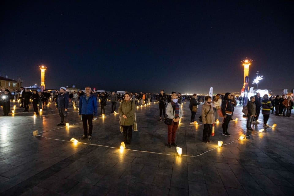 İzmir B&uuml;y&uuml;kşehir Belediyesi ulu &ouml;nder Mustafa Kemal Atat&uuml;rk&rsquo;&uuml;n ebediyete uğurlanışının