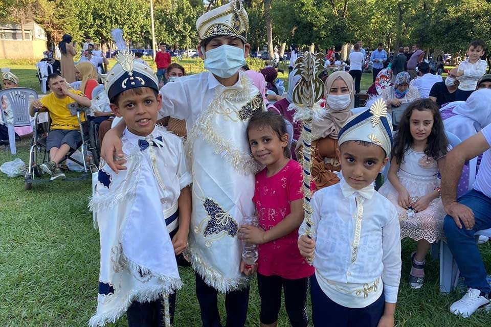 İzmir Valiliği tarafından ger&ccedil;ekleştirilen organizasyonda daha &ouml;nce s&uuml;nnet olan bin