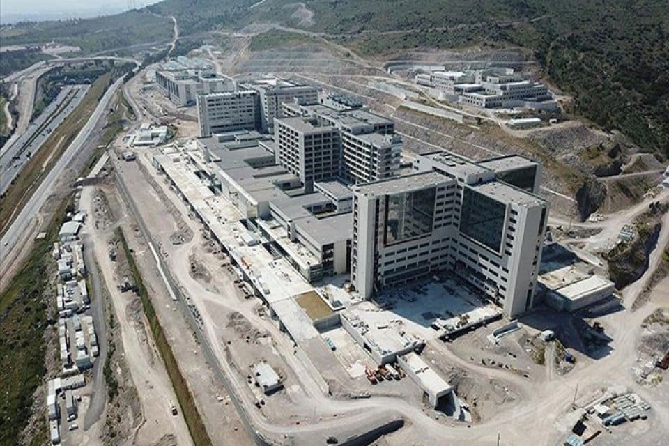 İzmir Valiliğinden 'hastaneye ulaşım' konusunda detaylı bir a&ccedil;ıklama geldi. A&ccedil;ıklamada