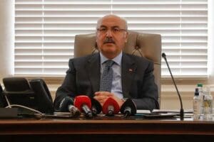 İzmir Valisi Yavuz Selim K&ouml;şger, kentteki 1084 &uuml;niversite &ouml;ğrencisinin barınma
