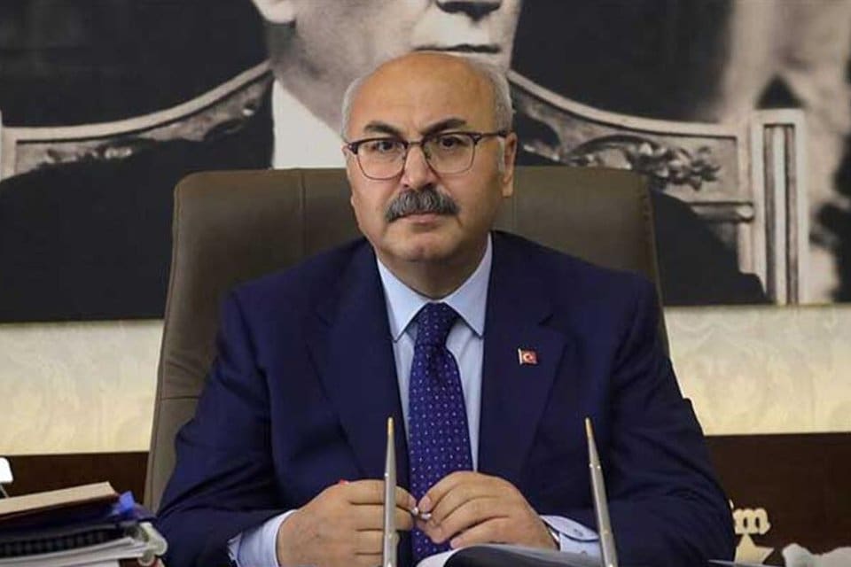 Emekli 104 amiralin Montr&ouml; a&ccedil;ıklamasına ilişkin İzmir Valisi Yavuz Selim