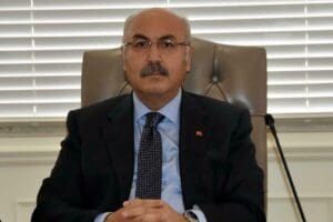 İZMİR'in &Ccedil;eşme il&ccedil;esinde 2 ayrı noktada &ccedil;ıkan makilik ve orman