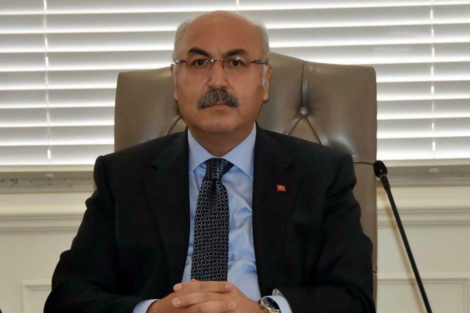 İZMİR'in &Ccedil;eşme il&ccedil;esinde 2 ayrı noktada &ccedil;ıkan makilik ve orman
