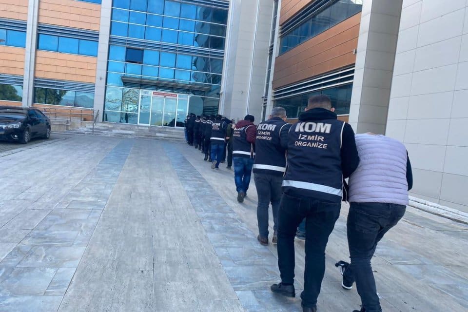 İzmir'in &Ouml;demiş ve Tire il&ccedil;esi&nbsp;ile Manisa'da &ccedil;eşitli su&ccedil;lara karıştığı tespit