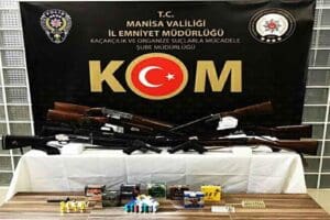 MANİSA'nın 4 il&ccedil;esiyle İzmir&rsquo;de su&ccedil; &ouml;rg&uuml;t&uuml;ne y&ouml;nelik d&uuml;zenlenen operasyonda g&ouml;zaltına