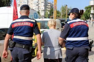İZMİR Jandarma Komutanlığı ile MİT B&ouml;lge Başkanlığı'nca kentte ve Muğla'da