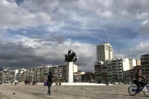 Kent bug&uuml;n haftaya bulutlu bir hava ile başlıyor. Haftasonuna doğru