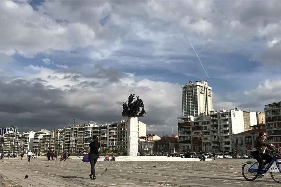 Kent bug&uuml;n haftaya bulutlu bir hava ile başlıyor. Haftasonuna doğru