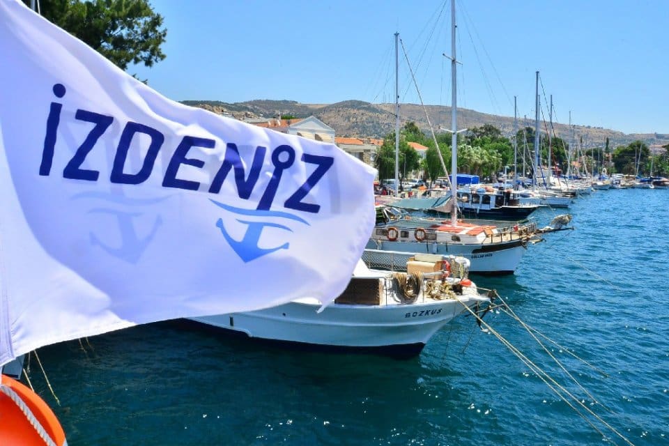 İzmir B&uuml;y&uuml;kşehir Belediyesi İZDENİZ Genel M&uuml;d&uuml;rl&uuml;ğ&uuml;&rsquo;n&uuml;n başlattığı yaz seferleri İzmirlilerden