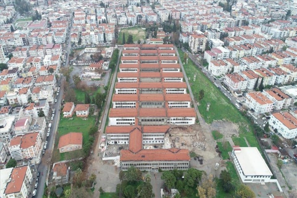 İzmirli avukatlar, yıkımının ardından kamusal yeşil alan olarak kullanılması y&ouml;n&uuml;nde