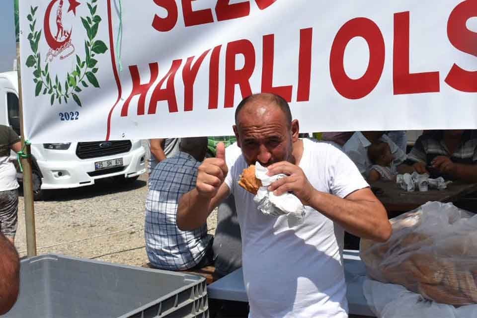 İZMİRLİ balık&ccedil;ılar, 1 Eyl&uuml;l'de bitecek olan av yasağını balık ekmek