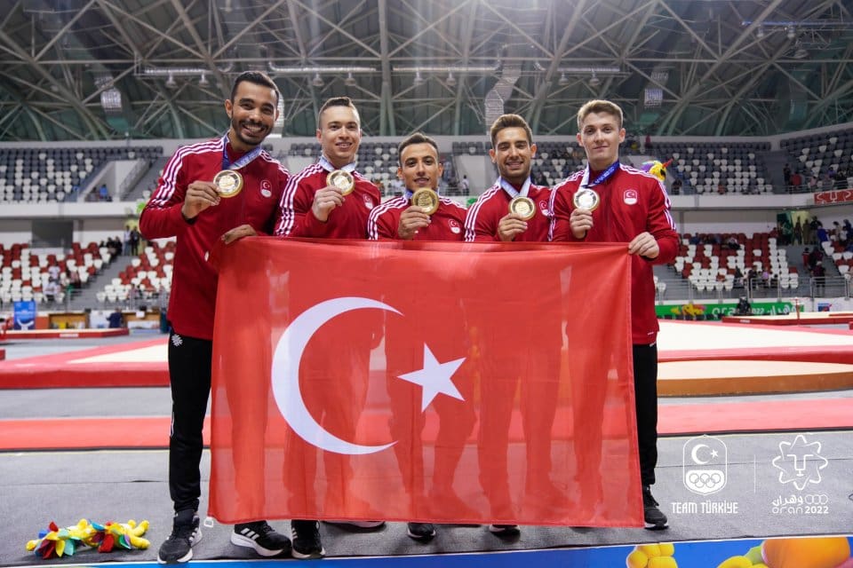 T&Uuml;RK sporuna son yıllarda isimlerini altın harflerle yazdıran İzmirli cimnastik&ccedil;iler,