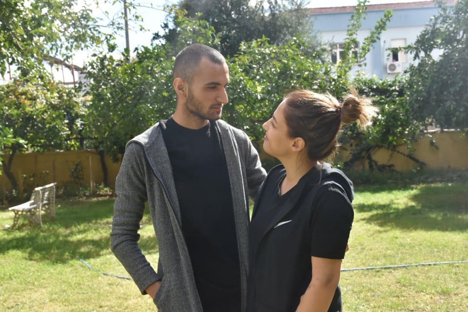İzmir'de, makineye bağlı yaşayan diyaliz hastası G&uuml;liz Avcı Baykuş (26),