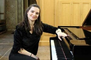 İzmirli piyanist Ezgi Şenoğlan, Rusya'da d&uuml;zenlenen International Moskow Music Competition