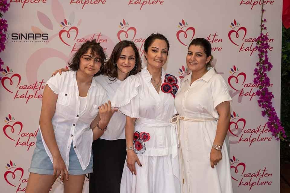 İzmirli hayırseverler, Baratalı Otel&rsquo;deki Mozaikten Kalplere Mozaik Workshop&rsquo;un da buluştu.