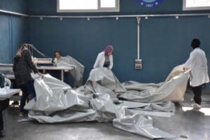 Kemalpaşa Mopak Mesleki ve Teknik Anadolu Lisesi'nde depremzedeler i&ccedil;in &ccedil;adır