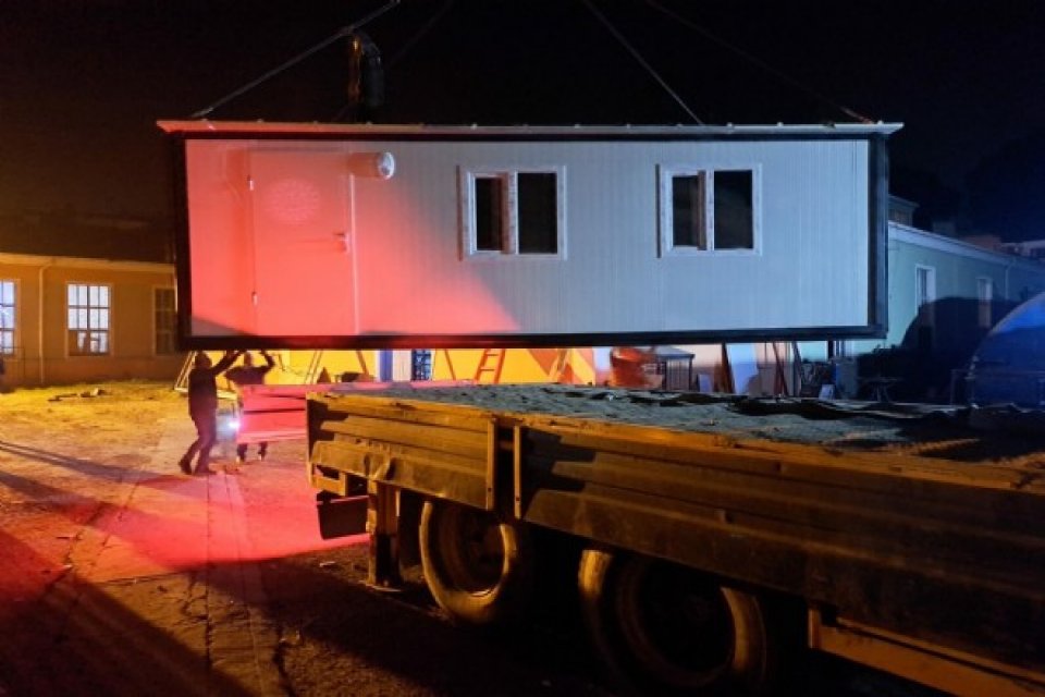 İzmir'in &Ouml;demiş il&ccedil;esindeki Mesleki ve Teknik Anadolu Lisesi depremzedelerin kullanması