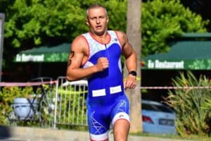 İzmirli Triatlon Milli Takım Antren&ouml;r&uuml; Mert Onaran, d&uuml;nyanın en sembolik