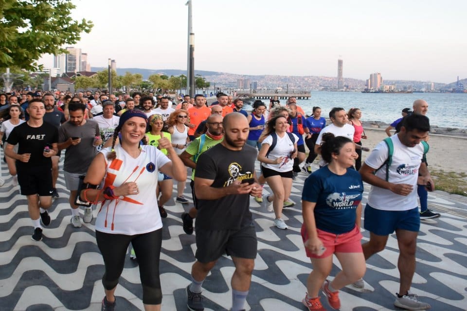 İzmir B&uuml;y&uuml;kşehir Belediyesi&rsquo;nin d&uuml;zenlediği 21 Haziran En Kısa Gece Eğlence