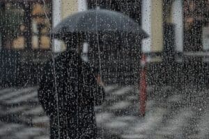 İzmir'de yarın fırtına ve g&ouml;k g&uuml;r&uuml;lt&uuml;l&uuml; kuvvetli sağanağın etkili olmasının