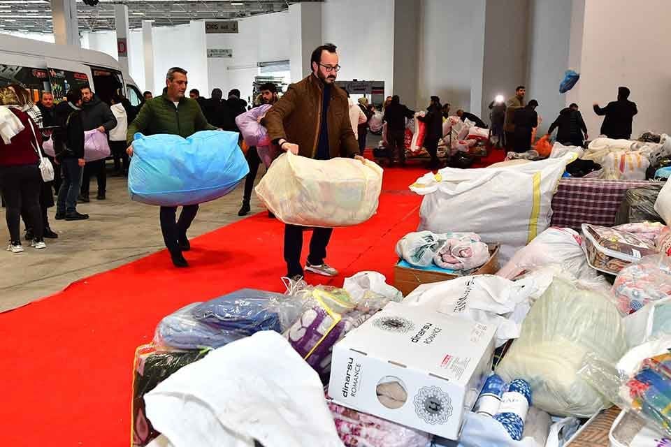 İzmir B&uuml;y&uuml;kşehir Belediye Başkanı Tun&ccedil; Soyer&rsquo;in 10 kenti etkileyen deprem