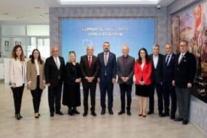 İzmir Sanayici ve İş İnsanları Derneği (İZSİAD) Y&ouml;netimi, aynı zamanda