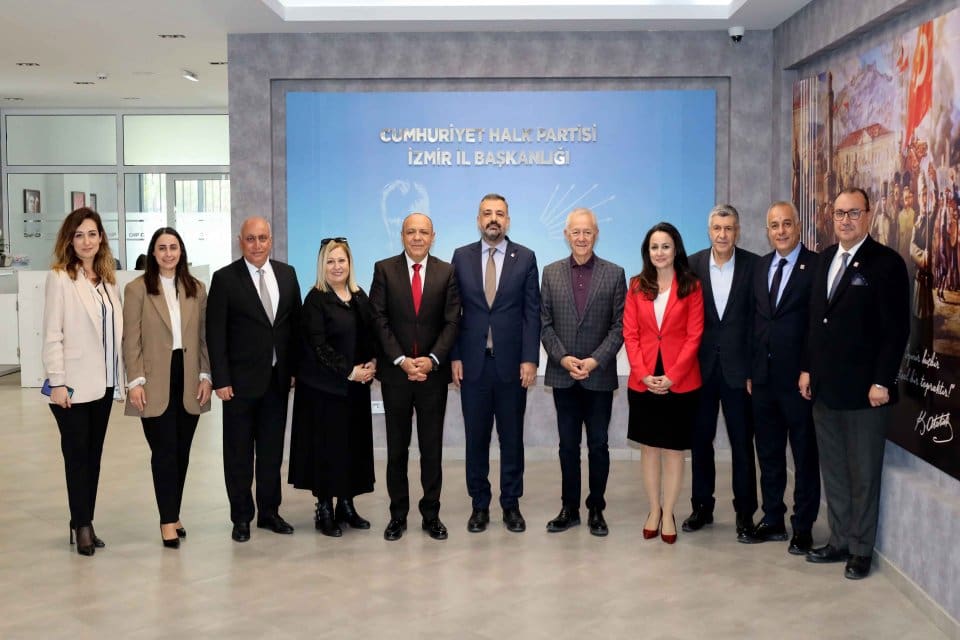 İzmir Sanayici ve İş İnsanları Derneği (İZSİAD) Y&ouml;netimi, aynı zamanda